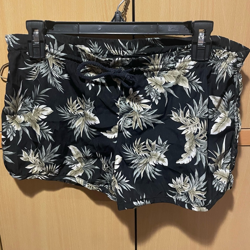Black Tropical Floral Shorts by Cotton On Womens XXS